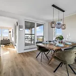Pier 18 *
